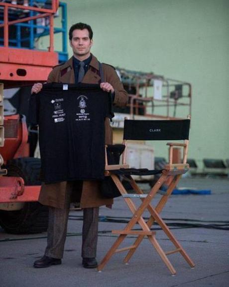 1era imagen de Henry Cavill como Clark Kent