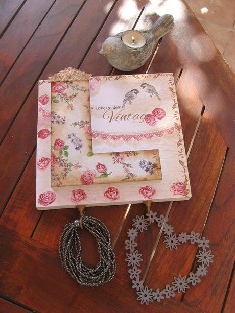 Nueva perchita.....y pinturas de tiza