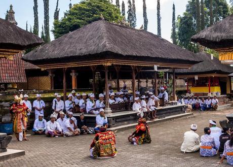 Ceremonia en el templo, Bedugul, Bali Ceremonia en el templo, Bedugul, Bali