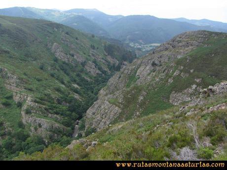 Ruta Hoces del Esva: Vista del embalse desde la parte superior del camino