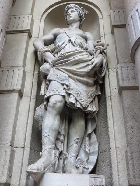 El viernes 4 de julio nos vamos a buscar Hermes por Ciutat Vella