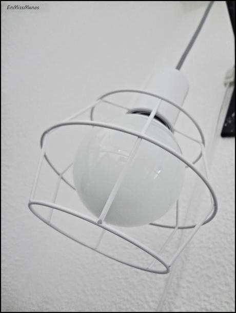 Lámpara colgante con escuadra