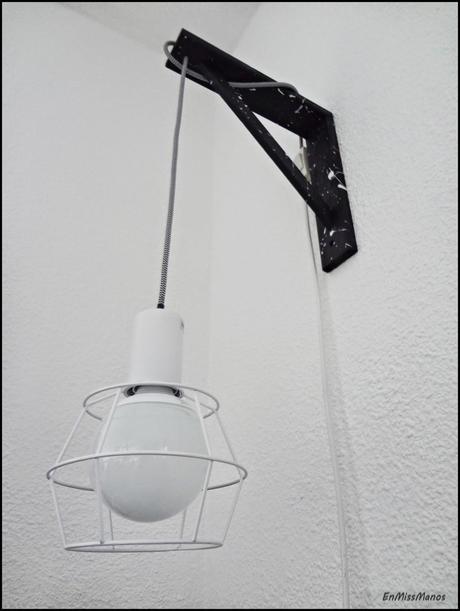 Lámpara colgante con escuadra