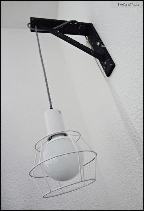 Lámpara colgante con escuadra