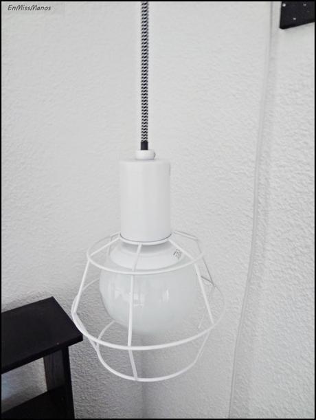 Lámpara colgante con escuadra