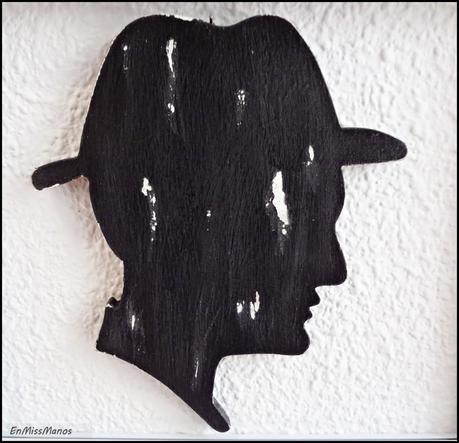 Silueta de hombre + pared del recibidor