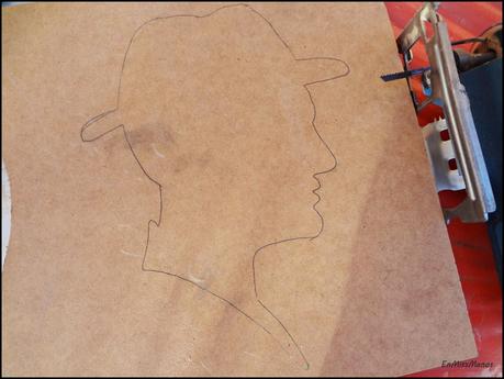 Silueta de hombre + pared del recibidor