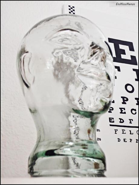 Cabeza de vidrio y 1 pared del salón