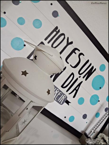 Cartel motivador + bombilla tejida en gris