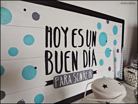 Cartel motivador + bombilla tejida en gris