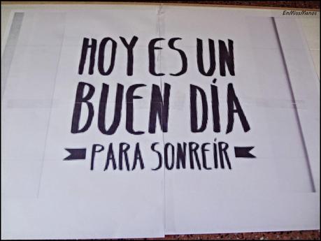 Cartel motivador + bombilla tejida en gris