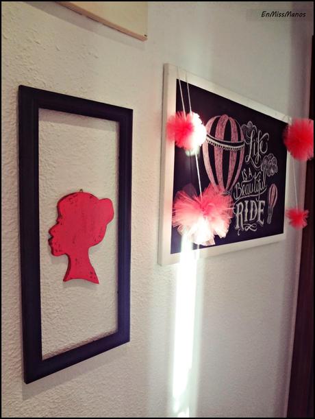 Cuadro pizarra con pompones