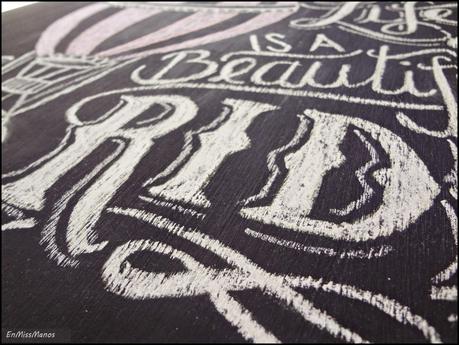 Cuadro pizarra con pompones