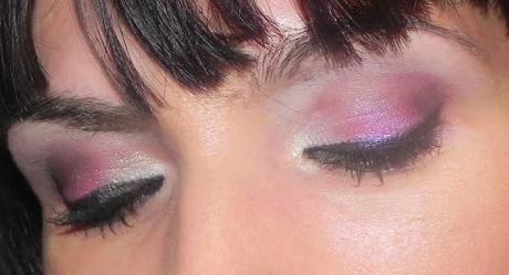 Fucsia para un blanco/negro (Look, manicura y outfit)