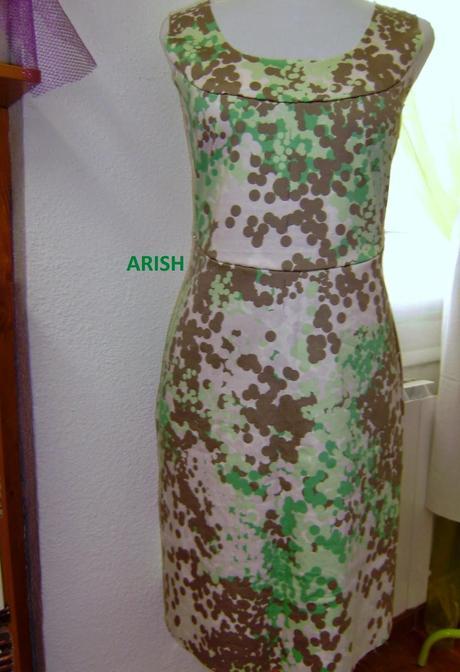 VESTIDO DE VERANO EN GRISES Y VERDES