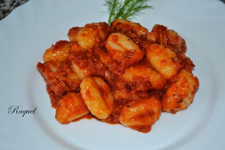 Ñoquis con Salsa de Tomate y Albahaca