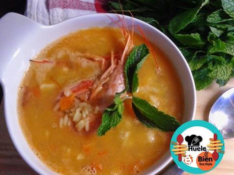 Sopa de arroz con gambones