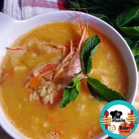 Sopa de arroz con gambones