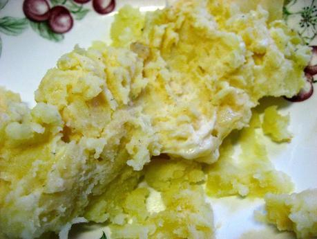 RULO DE PATATA RELLENO, CON CEREZAS RULO DE PATATA RELLENO, CON CEREZAS
