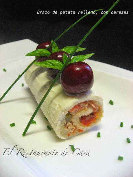 RULO DE PATATA RELLENO, CON CEREZAS