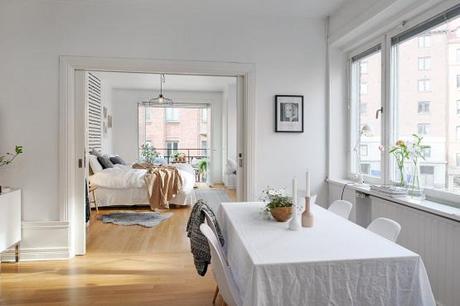 sillón BKF o Butterfly sillas Eames DSW silla Louis Ghost de Kartell pisos pequeños amplios muebles de diseño lámpara FlowerPot de &tradition Interior nórdico espacioso y funcional decoración escandinava blog decoración nórdica 