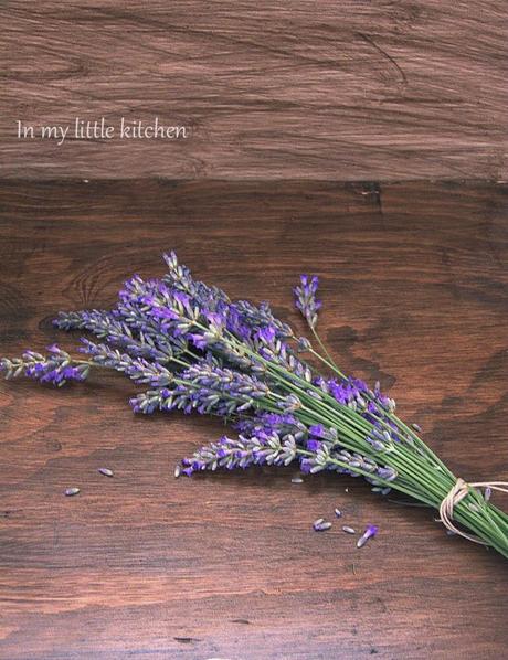 Pollo asado con limón y lavanda