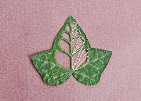 Hillary Fayle, hojas bordadas