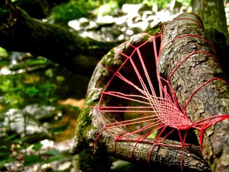 Hillary Fayle, hojas bordadas