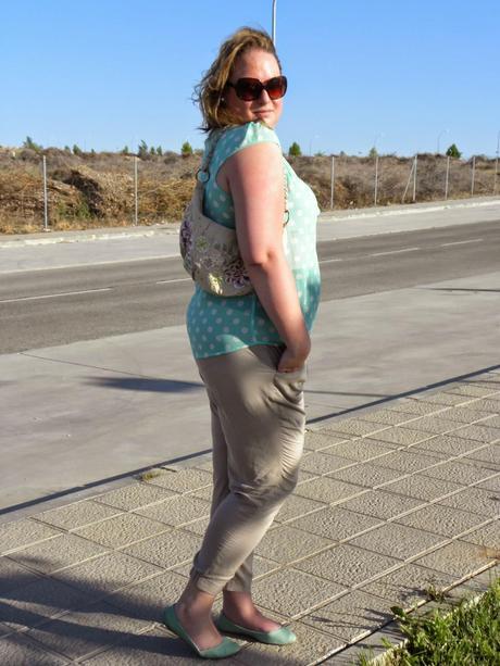 mis looks, harem, como vestir con pantalones harem, harem te sienta bien segun tu figura, look harem, pantalon harem, looks pantalones harem, los looks de mi armario, outfit, outfit casual, El look de la semana, look color menta, look para ir al cine, total look, http://loslooksdemiarmario.blogspot.com.es/2014/06/a-buen-entendedor1-harem-basta.html