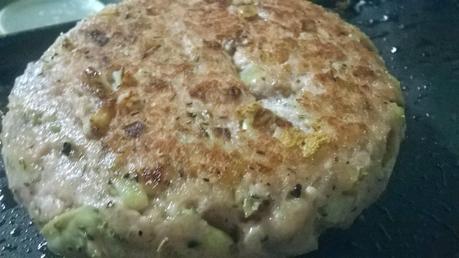 Hamburguesa de Pavo-Pollo con setas sellada con aceite de romero y ajo