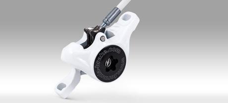 El acabado del sistema de frenado es discreto y combina a la perfección. 