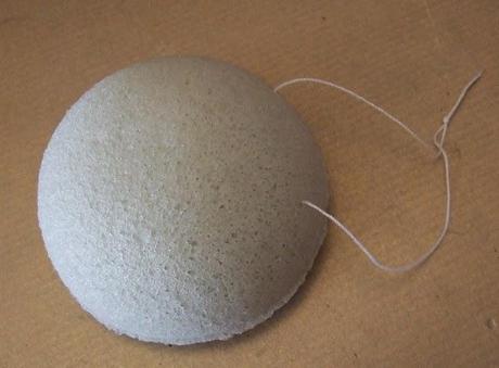 La esponja Konjac para pieles mixtas y grasas en LUSSTRA