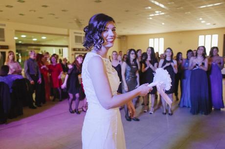 BODA DE CAROLINA: UN RAMO DE NOVIA EN DOS COLORES Ramo de novia de peonías confeccionado por Blanca Blanco