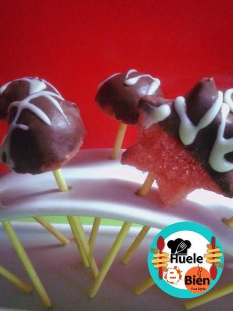 Pops de sandía y chocolate