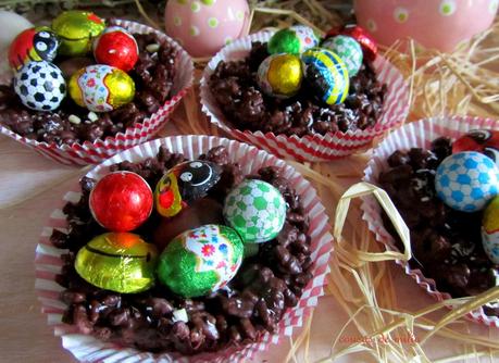 Nidos de chocolate con huevos de Pascua