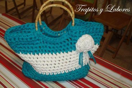 Último bolso y panel de aplicaciones bordadas