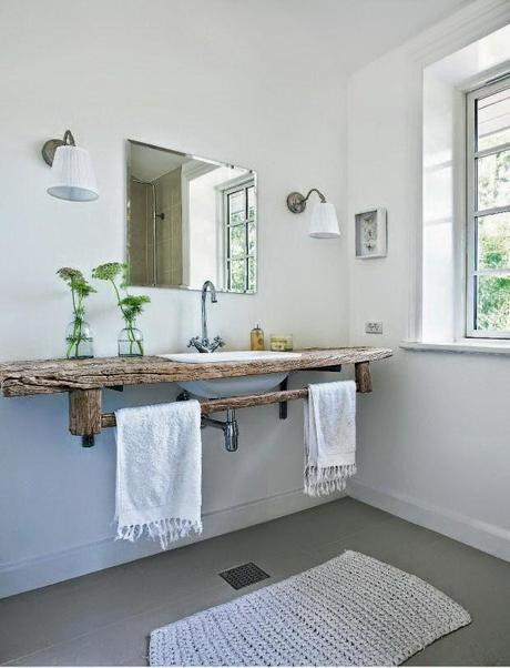 INSPIRACIÓN DE FIN DE SEMANA: UN BAÑO SENCILLO CON DETALLES EN MADERA...