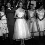 Al finalizar el baile anual de primavera del JPL, en 1955, Alane Hine recibió el título de Miss Misil Teledirigido. El encargado de la coronación fue William Pickering.