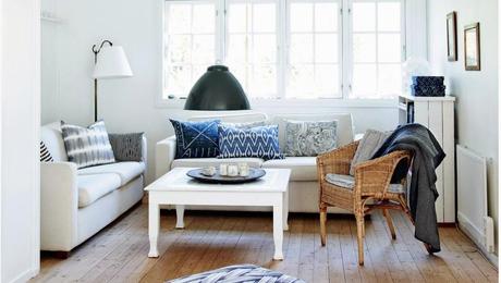 UNA CASA JUNTO AL MAR DECORADA EN AZUL