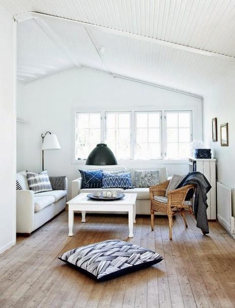 UNA CASA JUNTO AL MAR DECORADA EN AZUL