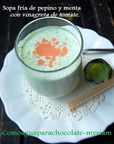 SOPA FRÍA DE PEPINO Y MENTA con vinagreta de tomate.