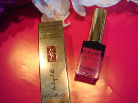 Color en labios y mejillas con Babydoll Kiss and Blush de Yves Saint Laurent...