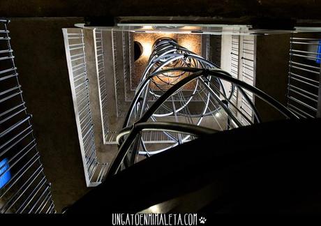 subida torre reloj praga ayuntamiento