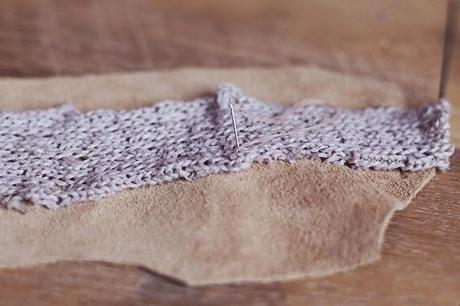 Una tobillera con conchas de mar.