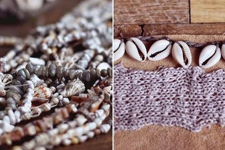 Una tobillera con conchas de mar.