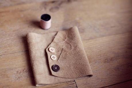 Una tobillera con conchas de mar.