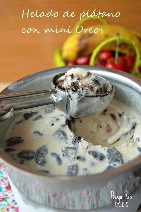 Helado de plátano con mini oreos Helado de plátano con mini oreos