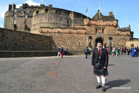 Benjamín, de Conociendo Escocia, da tours en español por Edimburgo así de elegantísimo como lo ven