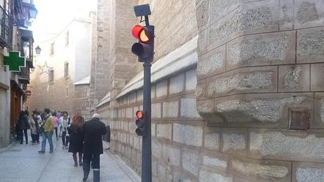 El primer semáforo en los muros de la catedral de 1926