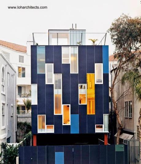 Fachada intrincada en casa contemporánea vertical de Venice, California